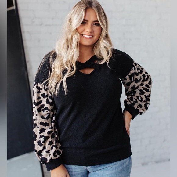 💥 BOGO 💥 NEW | 143 Story | Black Leopard | Criss Cross Neck | Sweater | Large - Picture 3 of 7